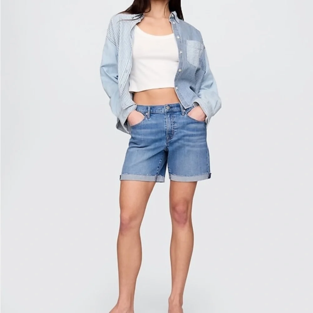 NWT GAP 5” girlfriend short mid rise 29/8 - Picture 1 of 3